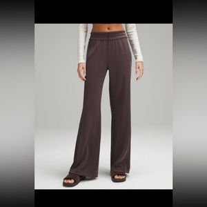 NEW Lululemon Ribbed Softstreme mid-rise Pant size 8